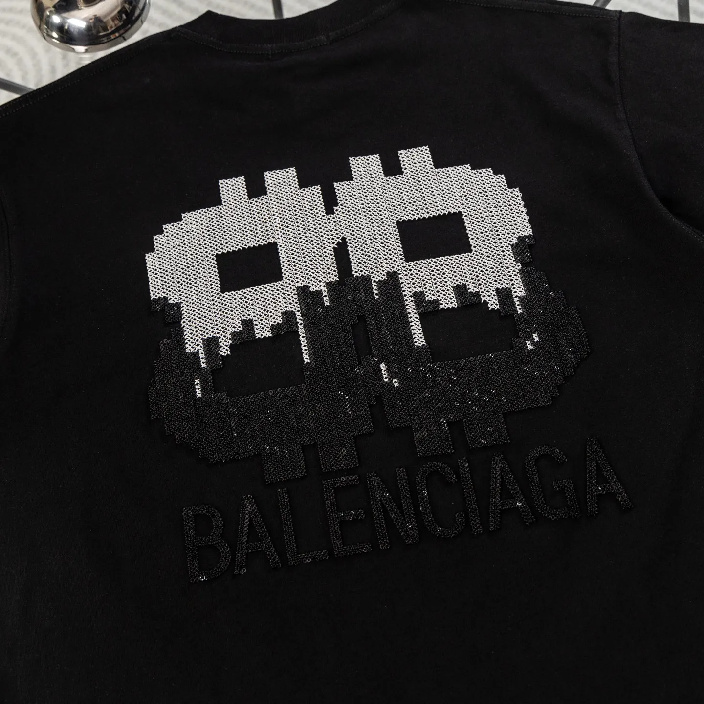 Balenciaga 26ss T T 。 • ： ， Red ， ； Same Style ， Black ， ， 。 • ： ， ， ； ， Breathable， 。 ： 、 ， ， ， 、 ， Versatile 。 Size：s—xl ：Black White